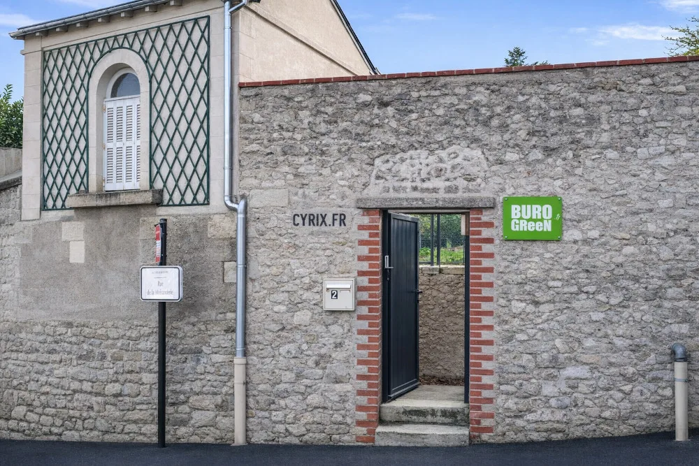 Entrée des locaux de CYRiX à Saint-Cyr-sur-Loire