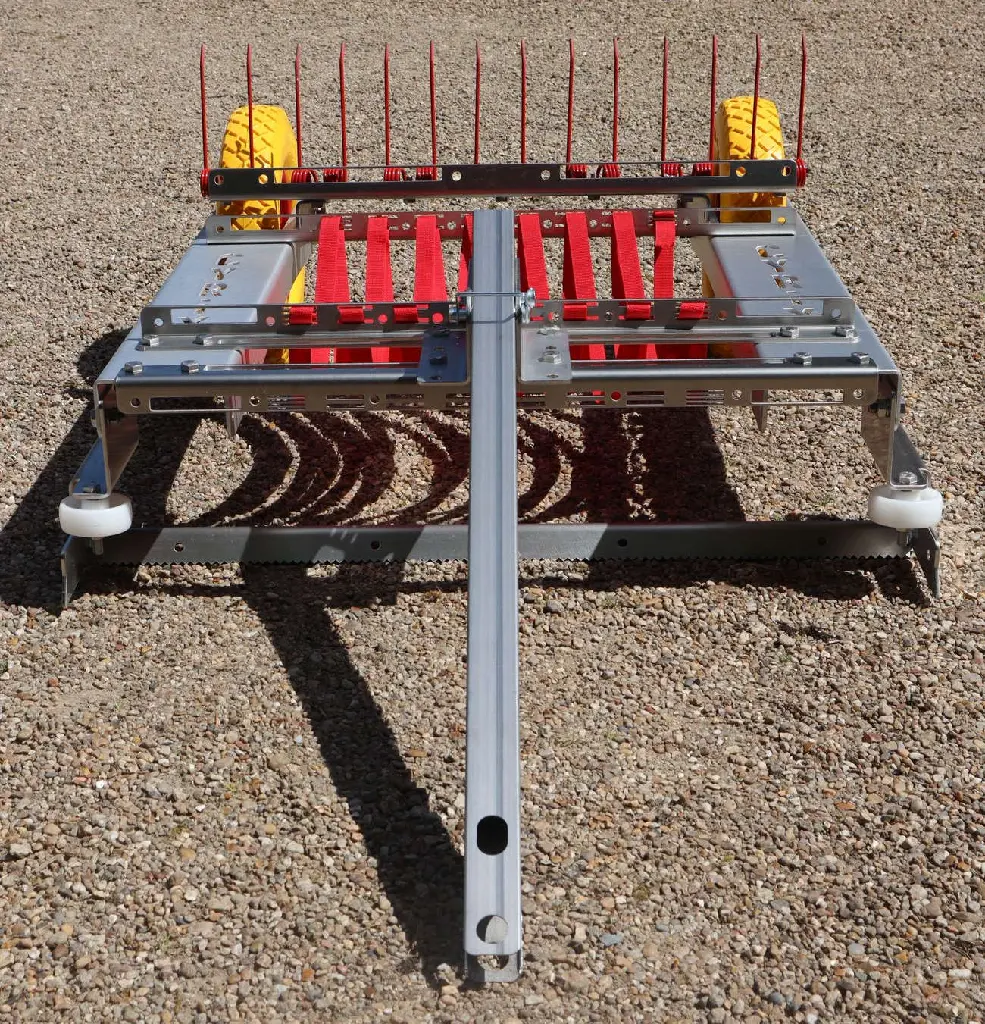RBVx100 avec herse – Vue de face / Weeder with harrow, front view