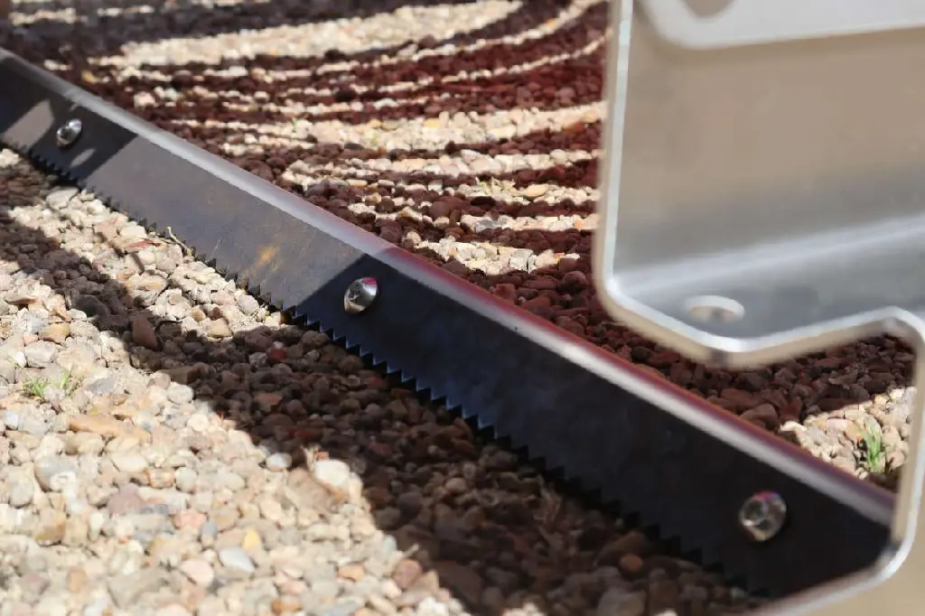 RBVx100 – Détail de la surlame Hardox / Hardox wear blade detail