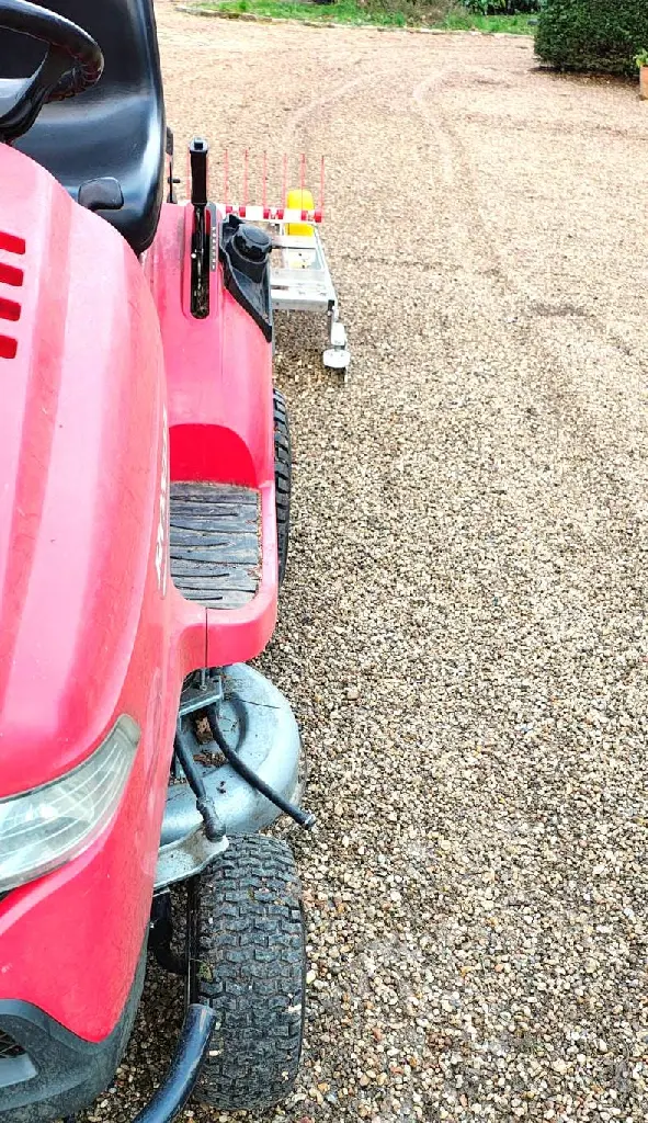 RBVx150 Pro attelé à un tracteur / RBVx150 Pro attached to a tractor